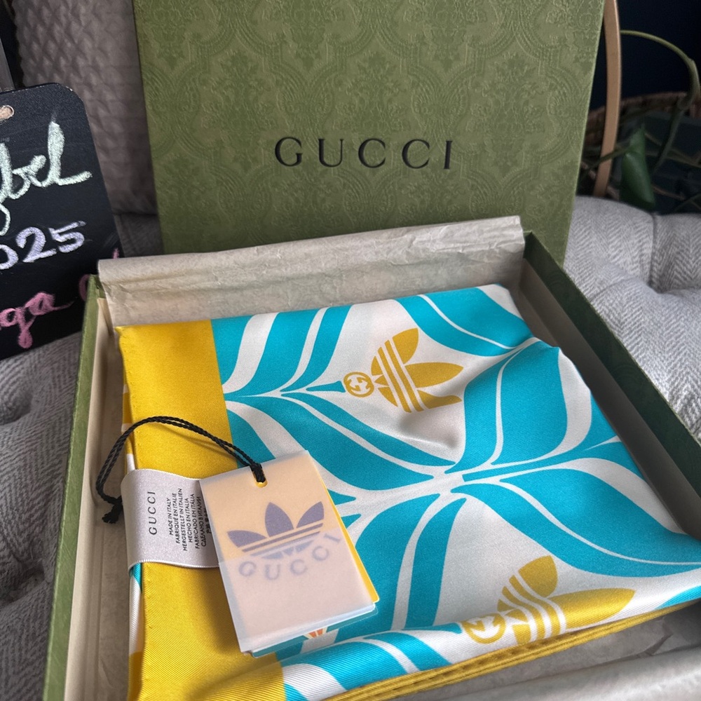 Brand NEW in box Gucci Adidas Collab -Hard to find Blue and Yellow Scarf - Picture 5 of 5
